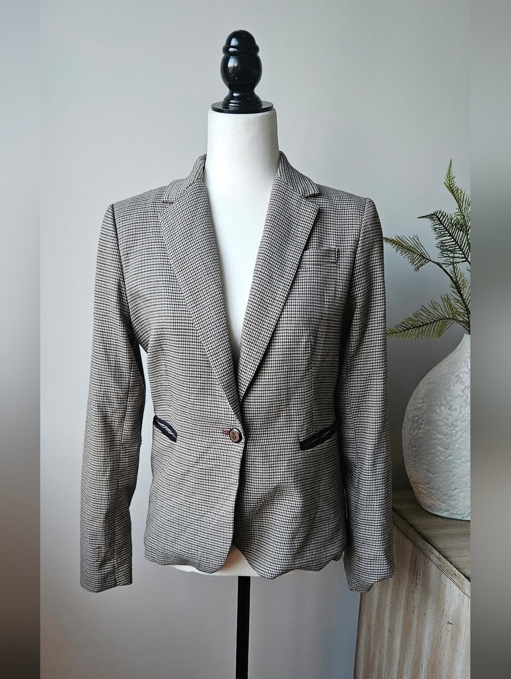 British Khaki Houndstooth Single-Button Blazer - Black & White